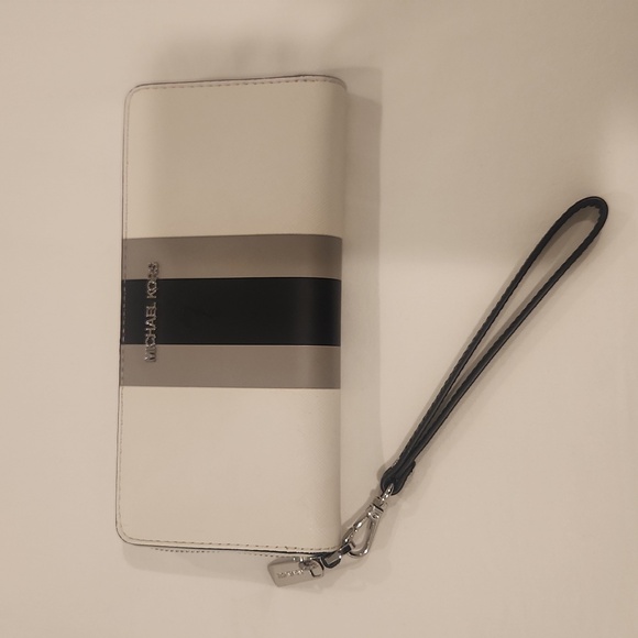 Michael Kors Handbags - Michael Kors Authentic Wristlet Wallet Excellent Condition